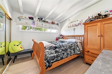 Beautifully maintained 3-bedroom/1.5-bathroom home offering a - photo 25