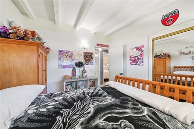 Beautifully maintained 3-bedroom/1.5-bathroom home offering a - photo 27