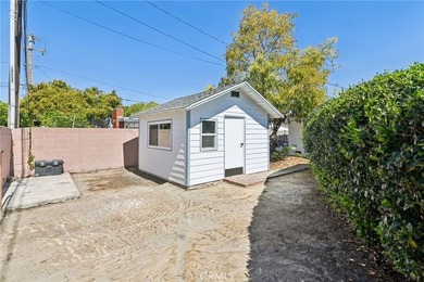 Beautifully maintained 3-bedroom/1.5-bathroom home offering a - photo 33