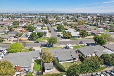Beautifully maintained 3-bedroom/1.5-bathroom home offering a - photo 45