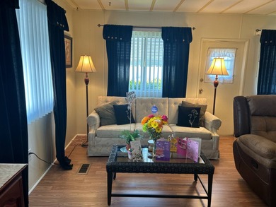 Lake Eustis Home For Sale in Tavares Florida