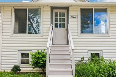 Charming, fully-renovated home on awaits! NEW flooring, NEW - photo 6
