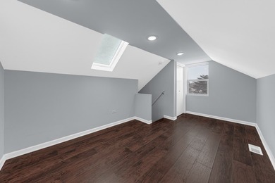 Charming, fully-renovated home on awaits! NEW flooring, NEW - photo 10