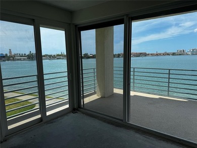 Excellent location!!! This 1st floor corner unit has beautiful - photo 1