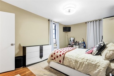 One of the most sought-after buildings of Manhattan Beach!
