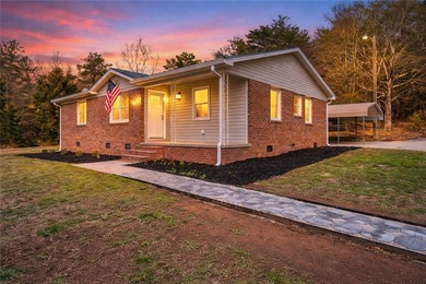 Lake Hartwell Home For Sale in Seneca South Carolina