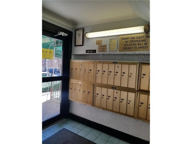 Welcome to Senate Apartments.
*** Bright and sunny studio