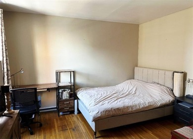 Welcome to Senate Apartments.
*** Bright and sunny studio