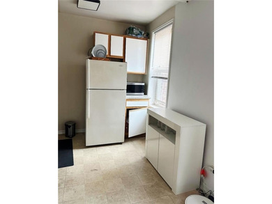 Welcome to Senate Apartments.
*** Bright and sunny studio