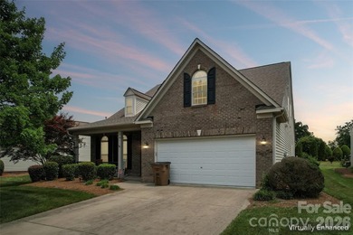 Beautiful 1.5-story home in the popular Villas of Sun Valley! - photo 1