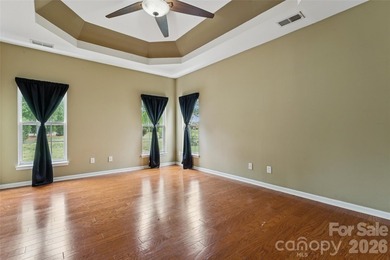 Beautiful 1.5-story home in the popular Villas of Sun Valley! - photo 4