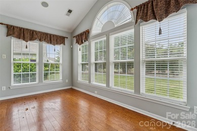 Beautiful 1.5-story home in the popular Villas of Sun Valley! - photo 5