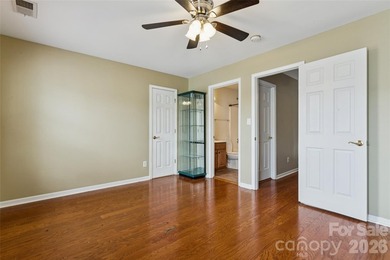 Beautiful 1.5-story home in the popular Villas of Sun Valley! - photo 10
