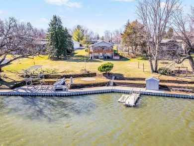 Lake Home For Sale in Lake Holiday, Illinois