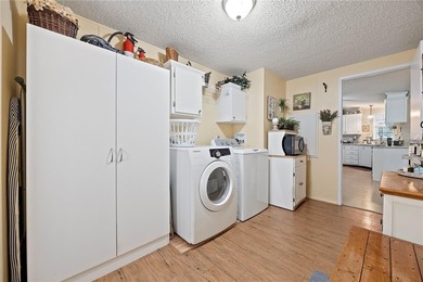 Check out this Beautiful Light and Bright Triple Wide on 10 - photo 20