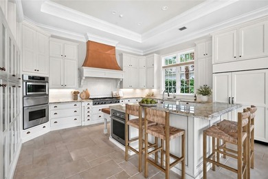 Rarely available exquisite Orchid Island golf estate with 4BR + - photo 10