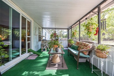 Check out this Beautiful Light and Bright Triple Wide on 10 - photo 21