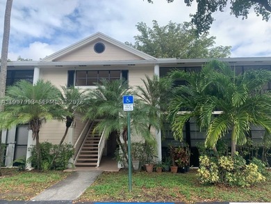 Beautiful and fully upgraded 2-bedroom, 2-bath unit located in - photo 1