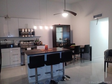 Beautiful and fully upgraded 2-bedroom, 2-bath unit located in - photo 8