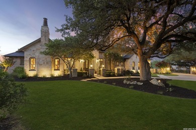 House has 6 bedrooms. This includes an attached guest casita - photo 1