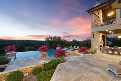 House has 6 bedrooms. This includes an attached guest casita - photo 7
