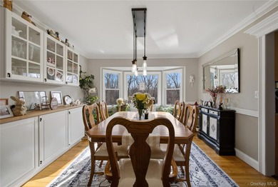 Welcome to this beautifully maintained Colonial-style home - photo 7