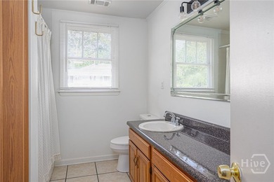 3-bedroom, 2-bath bungalow in the heart of Savannah, just - photo 14