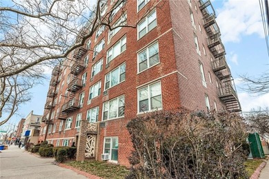 Bright and well-situated one-bedroom co-op on a top floor in a