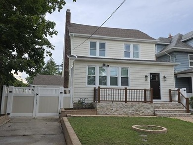 (private lake, pond, coastal) Home Sale Pending in Freeport New York