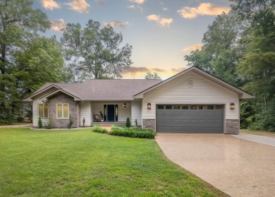 Lake Home For Sale in Cherokee Village, Arkansas