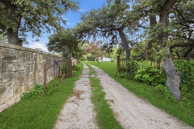 RARE 1-ACRE GEM IN HISTORIC HELOTES - NO HOA! Looking for - photo 1
