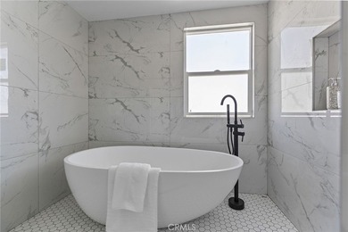 NEW CONSTRUCTION 3 bed, 2.5 bath, three-story townhome with sky - photo 22