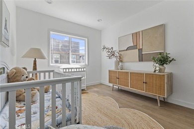 NEW CONSTRUCTION 3 bed, 2.5 bath, three-story townhome with sky - photo 27