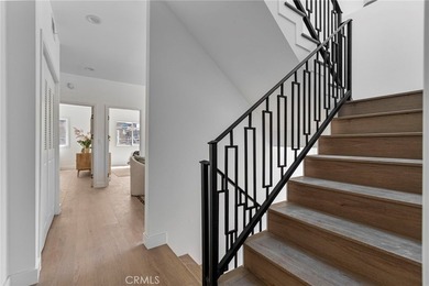 NEW CONSTRUCTION 3 bed, 2.5 bath, three-story townhome with sky - photo 29