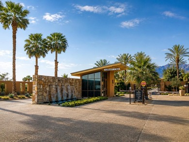 Perched on the 18th fairway with sweeping mountain, golf course - photo 33