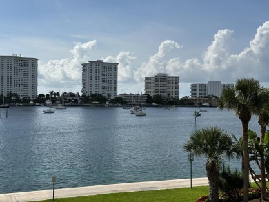Lake Condo For Sale in Boca Raton, Florida