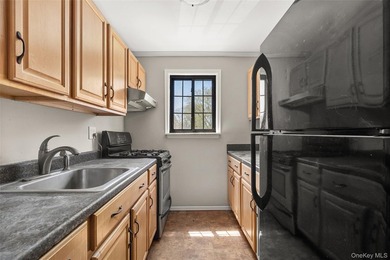 2nd floor, 1 bedroom, 1 bath, Kitchen, Living - photo 3