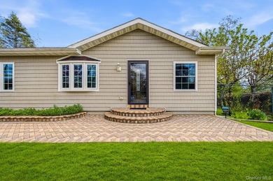 Beautifully Maintained, 3 Bedrooms, 2 Bathroom Ranch with - photo 6