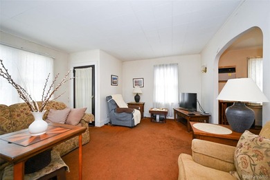 Charming 3 bedroom, 1.25-bath colonial style detached home on - photo 11