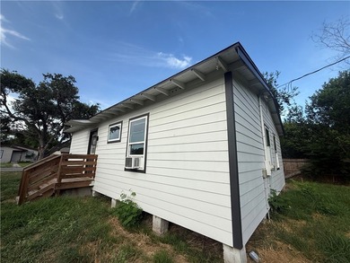 Beautifully remodeled and move-in ready, this charming 2-bedroom - photo 14