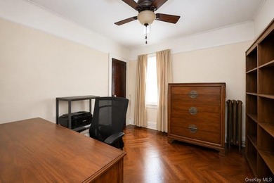 Charming 3 bedroom, 1.25-bath colonial style detached home on - photo 14