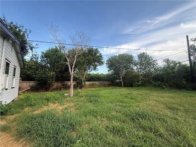 Beautifully remodeled and move-in ready, this charming 2-bedroom - photo 15