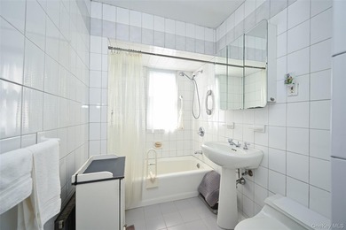 Charming 3 bedroom, 1.25-bath colonial style detached home on - photo 15