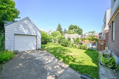 Charming 3 bedroom, 1.25-bath colonial style detached home on - photo 16