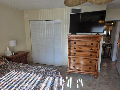 Welcome to this efficient one-bedroom, one-and-a-half-bath - photo 16