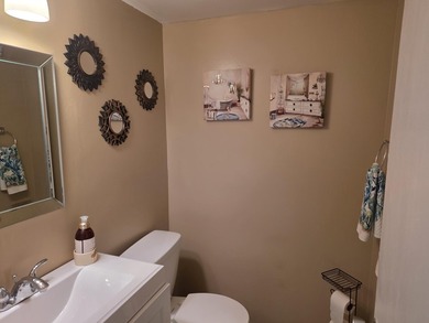 Welcome to this efficient one-bedroom, one-and-a-half-bath - photo 19