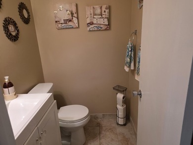 Welcome to this efficient one-bedroom, one-and-a-half-bath - photo 21