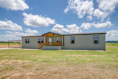 New Construction 5-bedroom, 3-bath home with a bonus room is - photo 3