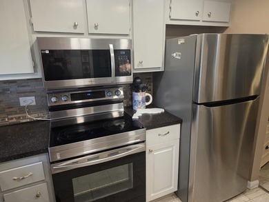 Welcome to this efficient one-bedroom, one-and-a-half-bath - photo 33