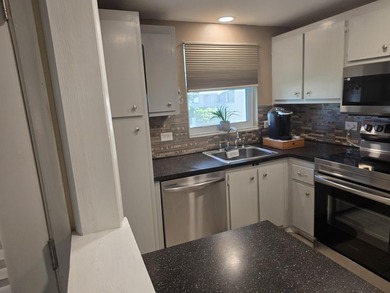 Welcome to this efficient one-bedroom, one-and-a-half-bath - photo 34